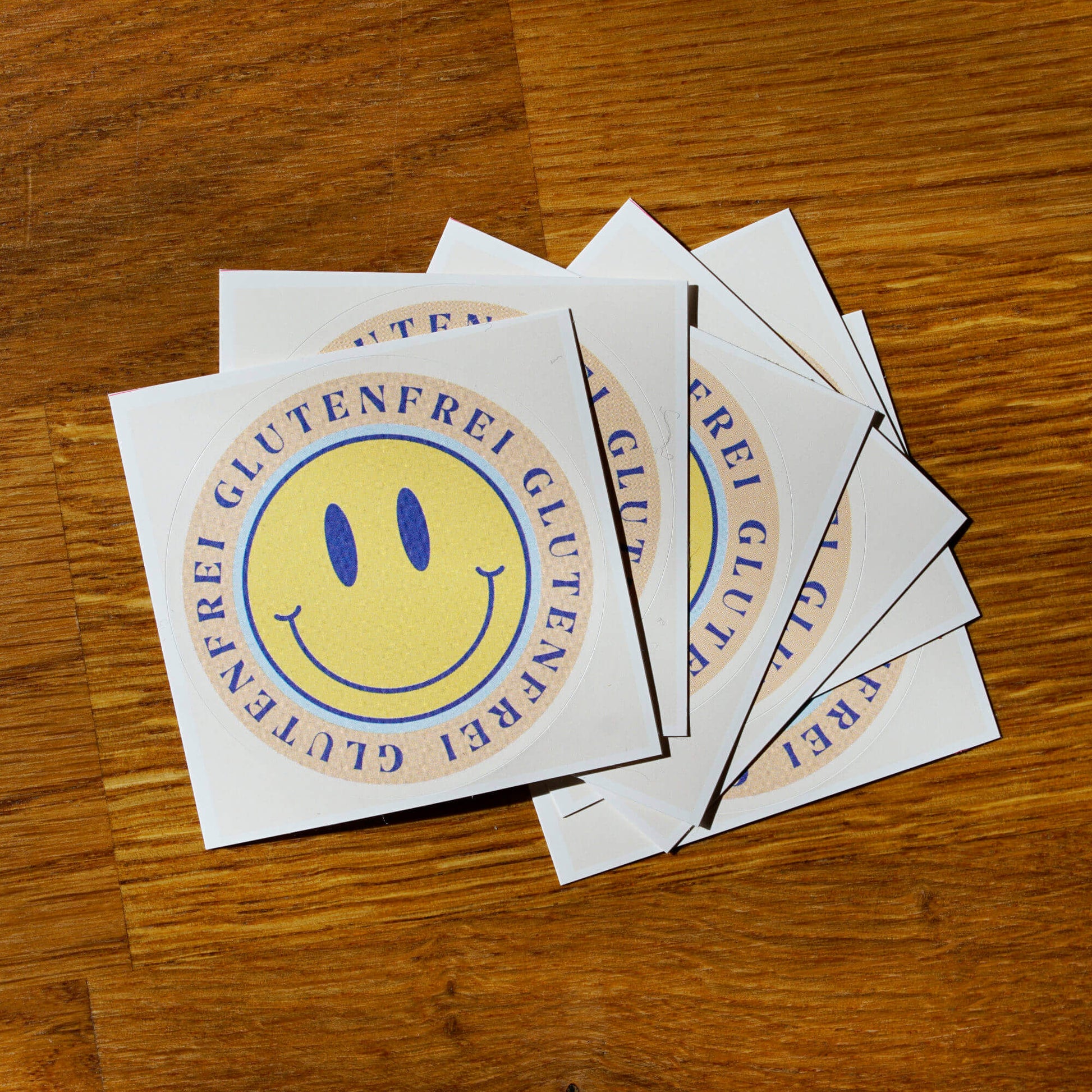 Sticker mit Aufschrift "glutenfrei" und einem Smiley